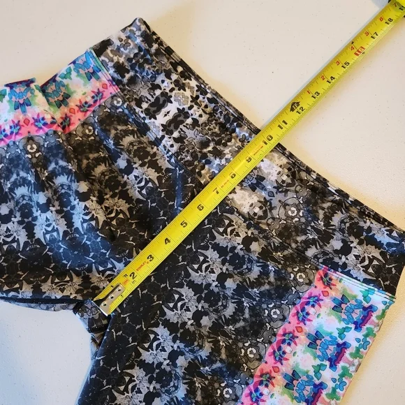 Prana Roxanne Capri Black Hydrobloom Yoga Leggings Size XL Mid-Rise Cropped Pant - Picture 9 of 11